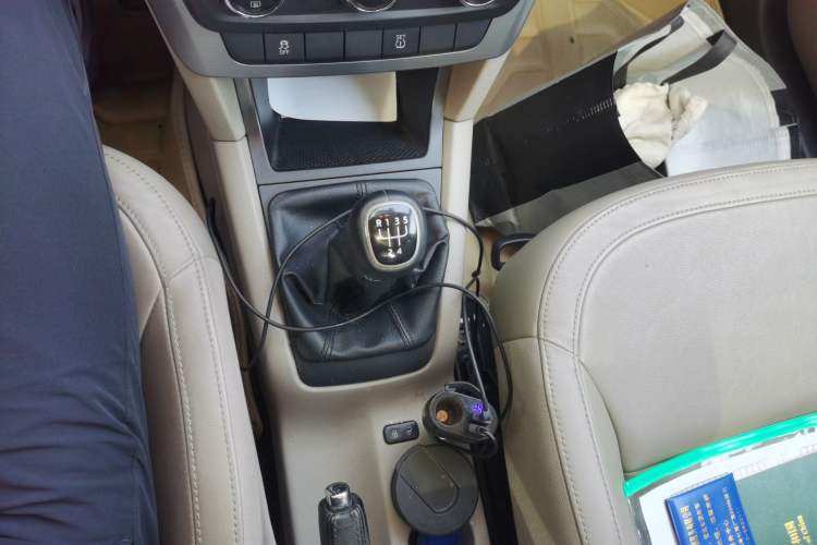 Used Skoda Yeti 2014 1.4TSI Manual Explore Edition Gear Lever