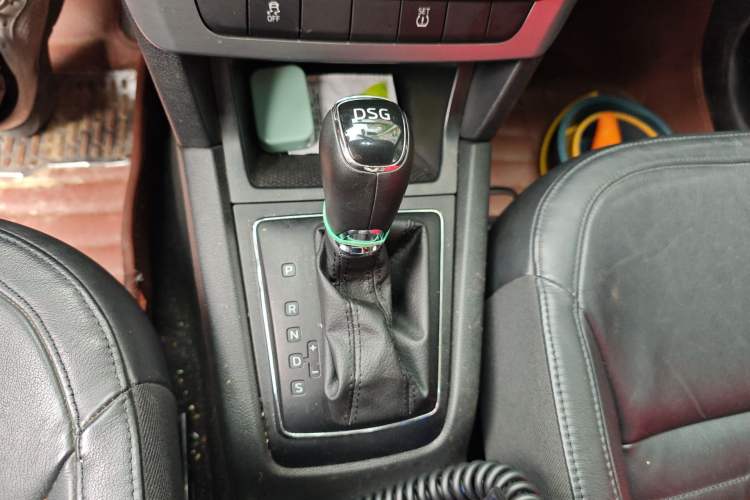 Used Skoda Yeti 2014 1.4 TSI DSG Polar Edition Gear Lever