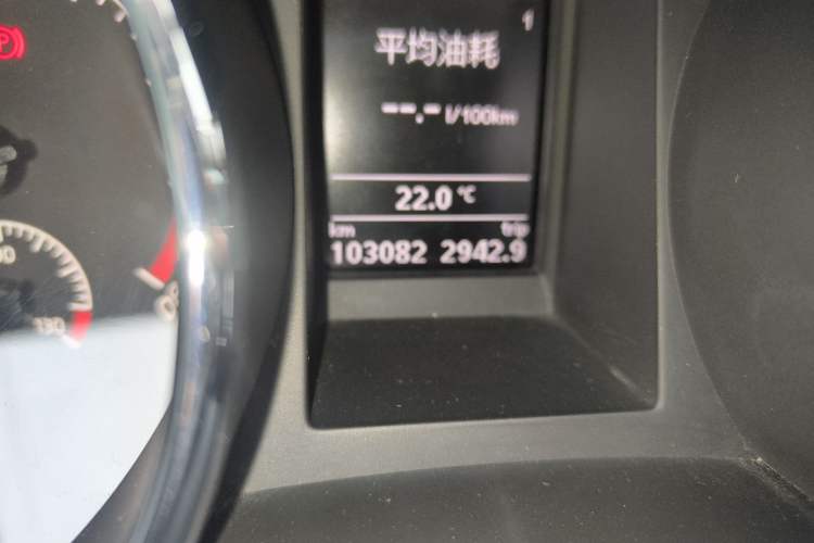 Used Skoda Yeti 2014 1.4 TSI DSG Phantom Edition Odometer Close Up