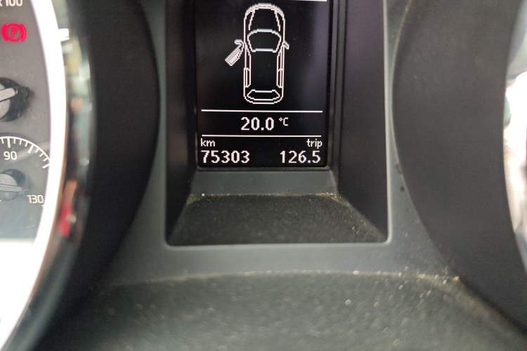 Used Skoda Yeti 2014 1.4 TSI DSG Polar Edition Odometer Close Up