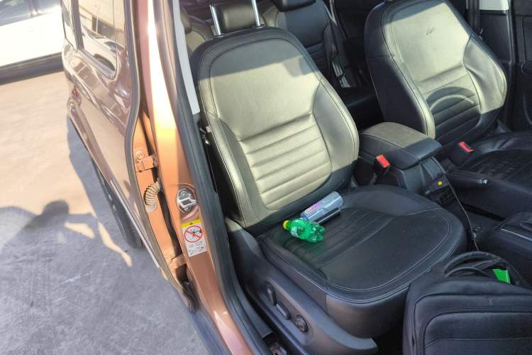 Used Skoda Yeti 2014 1.8TSI DSG All-Wheel Drive Edition Right Front Seat