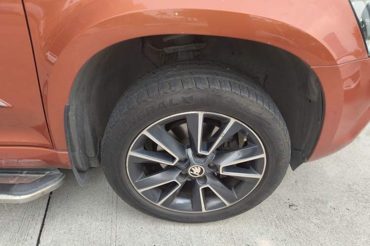 Used Skoda Yeti 2014 1.4 TSI DSG Phantom Edition Right Front Wheel Hub