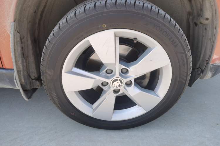 Used Skoda Yeti 2014 1.4TSI Manual Explore Edition Right Front Wheel Hub