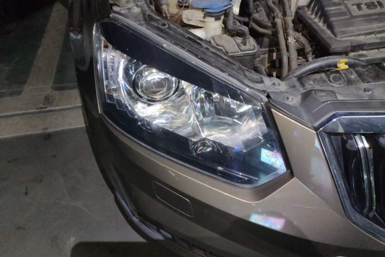 Used Skoda Yeti 2016 1.4TSI DSG Prestige Edition Right Front Headlight