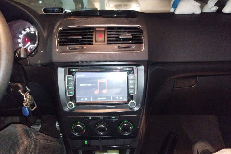 Used Skoda Yeti 2016 1.4TSI Manual Entry-Level Model Audio And AC Panel