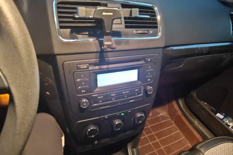 Used Skoda Yeti 2016 1.4TSI Manual Entry-Level Model Audio And AC Panel