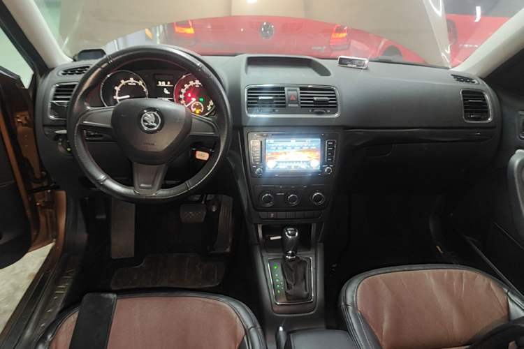 Used Skoda Yeti 2016 1.4TSI DSG Advanced Edition Audio And AC Panel