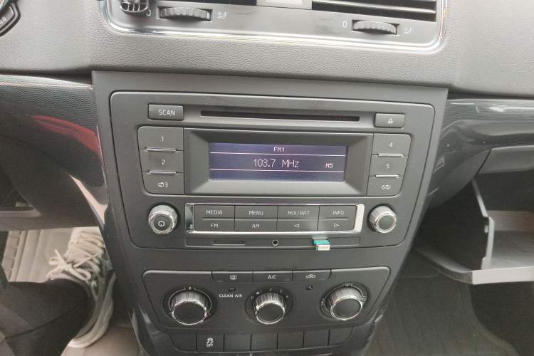 Used Skoda Yeti 2016 1.4TSI DSG Advanced Edition Audio And AC Panel