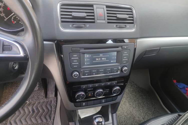 Used Skoda Yeti 2016 1.4TSI DSG Prestige Edition Audio And AC Panel