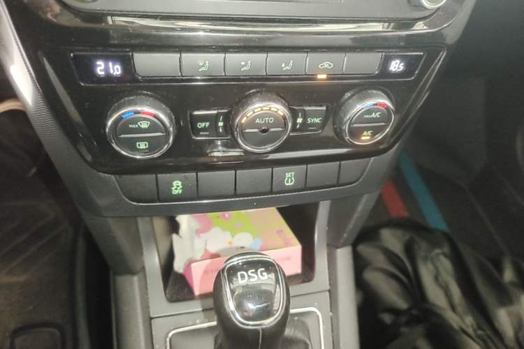 Used Skoda Yeti 2016 1.4TSI DSG Style Edition Audio And AC Panel
