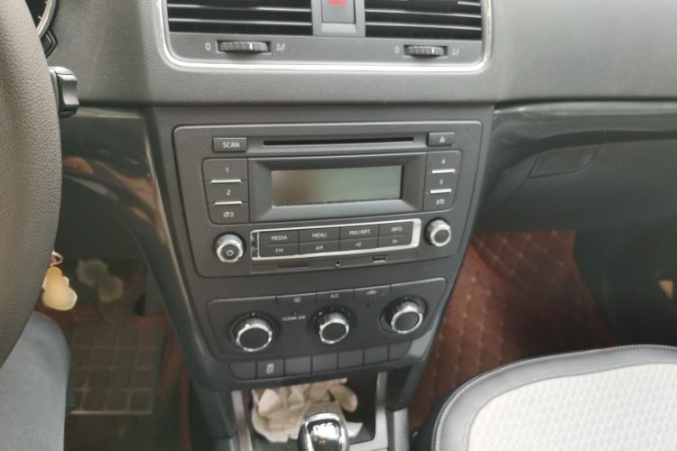 Used Skoda Yeti 2016 1.4TSI DSG Advanced Edition Audio And AC Panel