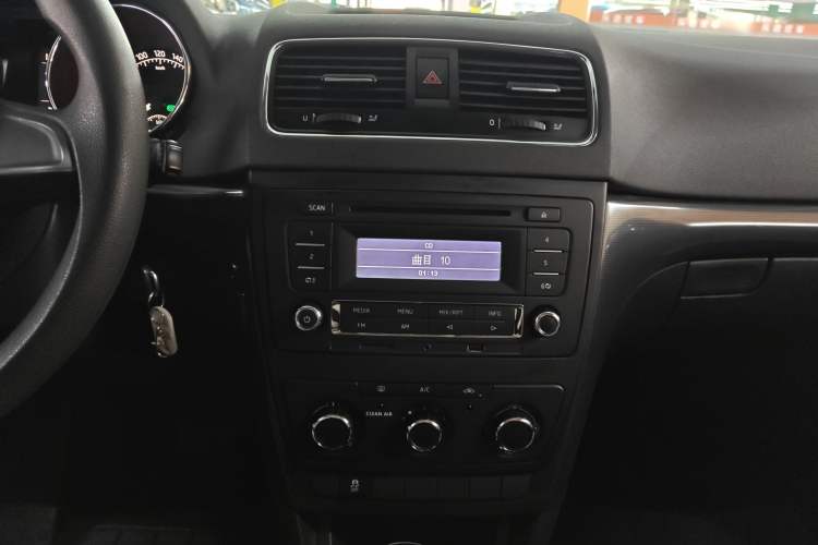 Used Skoda Yeti 2016 1.4TSI DSG Advanced Edition Audio And AC Panel