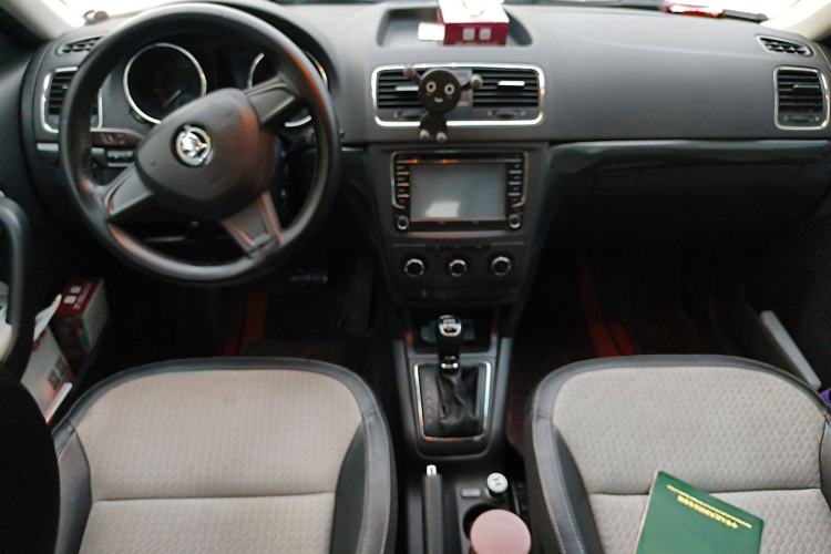 Used Skoda Yeti 2016 1.4TSI DSG Advanced Edition Center Console
