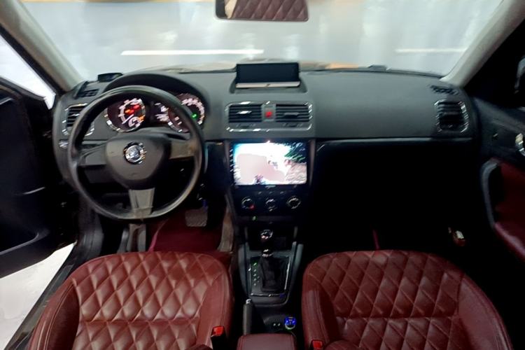 Used Skoda Yeti 2016 1.4TSI DSG Advanced Edition Center Console
