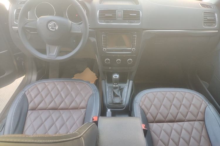 Used Skoda Yeti 2016 1.4TSI DSG Advanced Edition Center Console