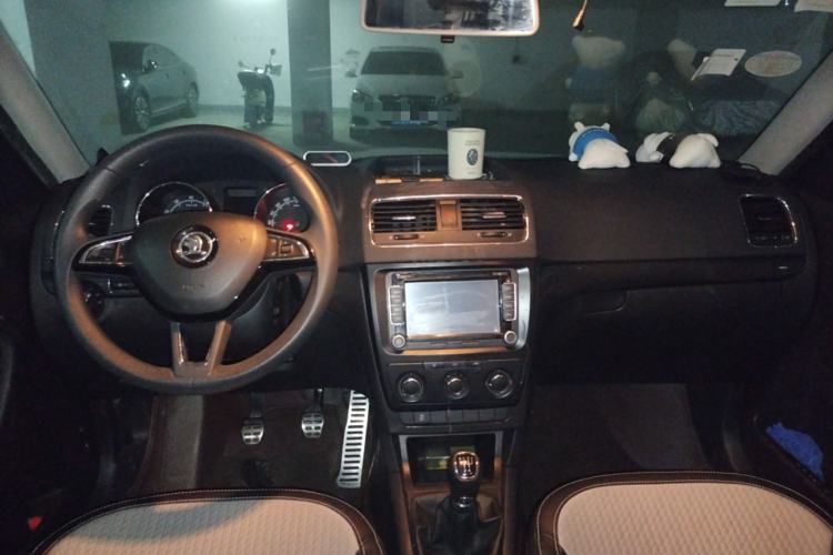 Used Skoda Yeti 2016 1.4TSI Manual Entry-Level Model Center Console