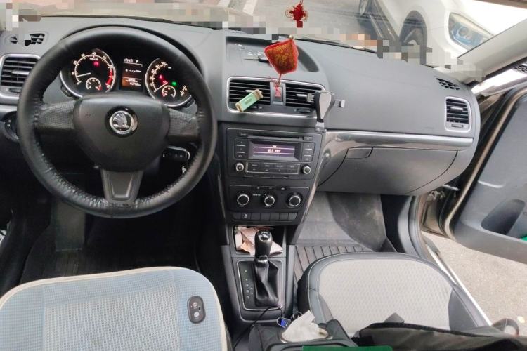 Used Skoda Yeti 2016 1.4TSI DSG Advanced Edition Center Console