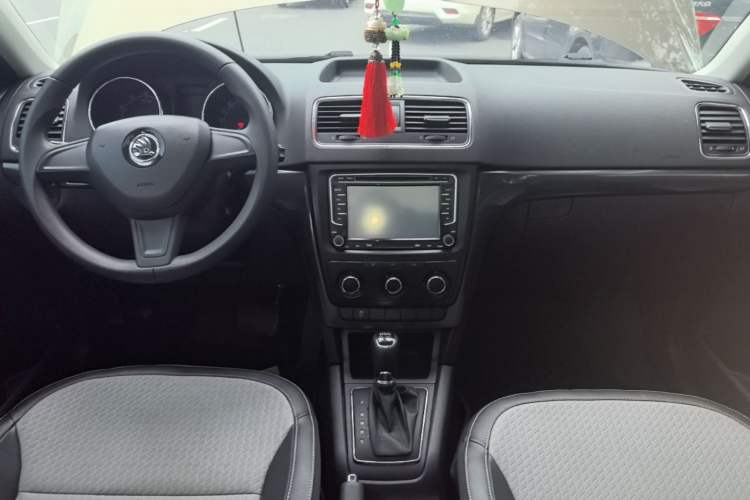 Used Skoda Yeti 2016 1.4TSI DSG Advanced Edition Center Console