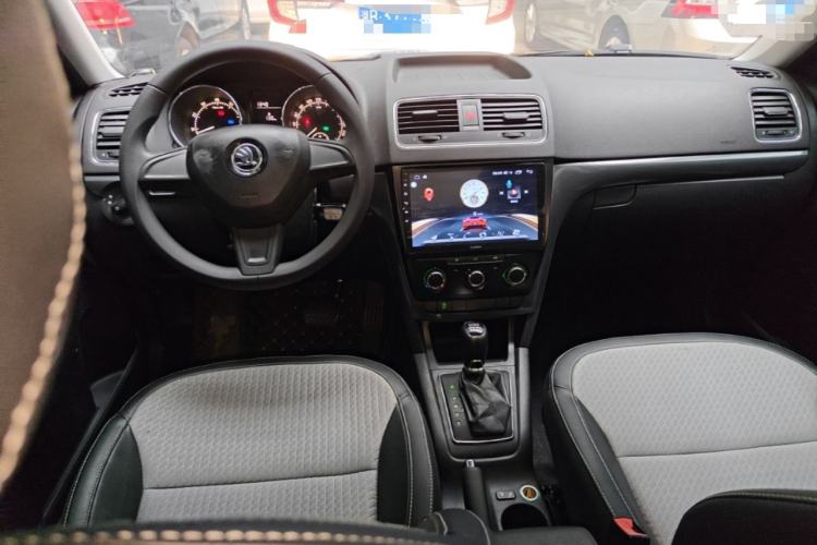 Used Skoda Yeti 2016 1.4TSI DSG Advanced Edition Center Console