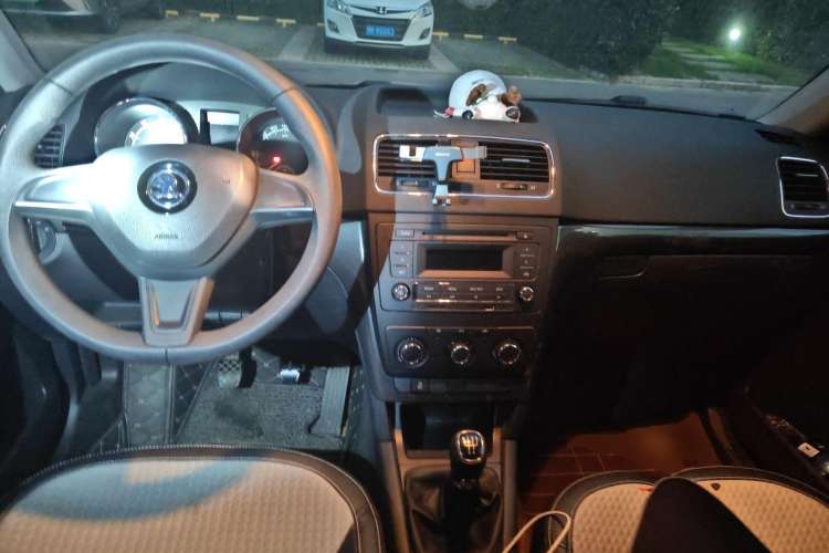 Used Skoda Yeti 2016 1.4TSI Manual Entry-Level Model Center Console