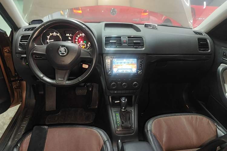 Used Skoda Yeti 2016 1.4TSI DSG Advanced Edition Center Console