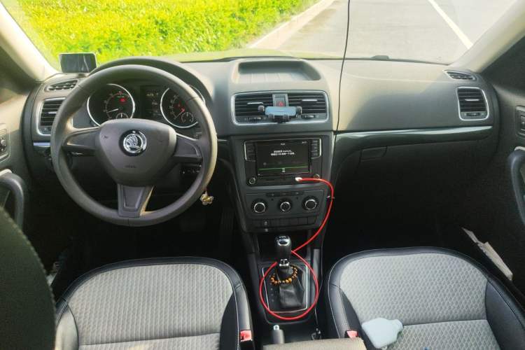 Used Skoda Yeti 2016 1.4TSI DSG Advanced Edition Center Console