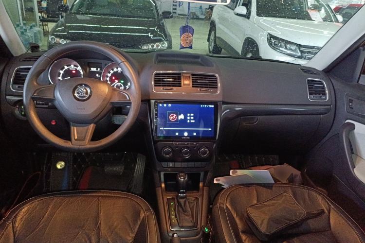 Used Skoda Yeti 2016 1.4TSI DSG Advanced Edition Center Console