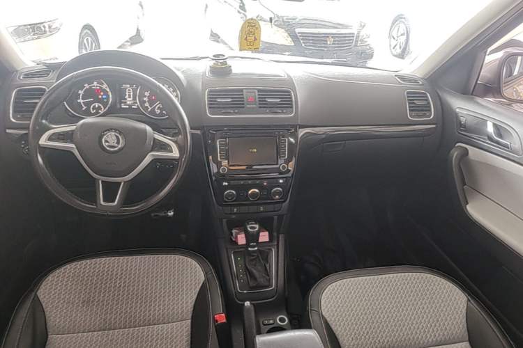 Used Skoda Yeti 2016 1.4TSI DSG Style Edition Center Console