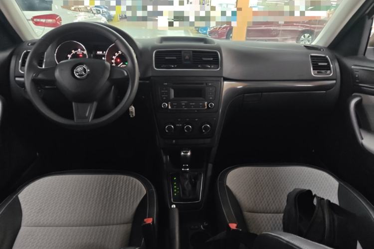 Used Skoda Yeti 2016 1.4TSI DSG Advanced Edition Center Console