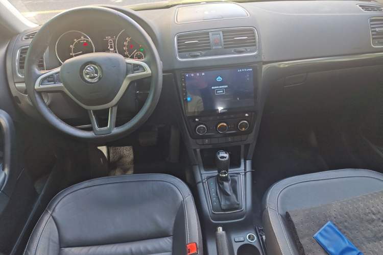 Used Skoda Yeti 2016 1.4TSI DSG Style Edition Center Console