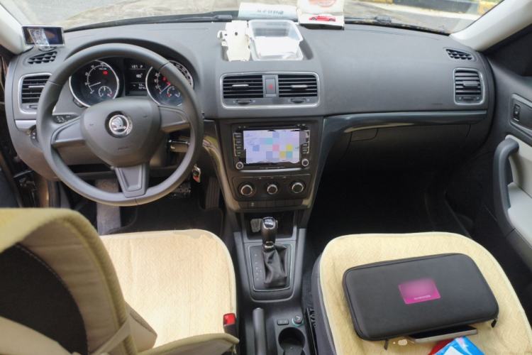 Used Skoda Yeti 2016 1.4TSI DSG Advanced Edition Center Console