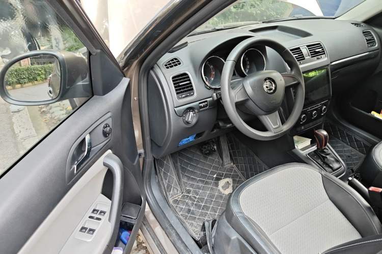 Used Skoda Yeti 2016 1.4TSI DSG Advanced Edition Driver Seat