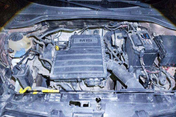 Used Skoda Yeti 2016 1.6L Manual Front-Wheel-Drive Version Engine Bay