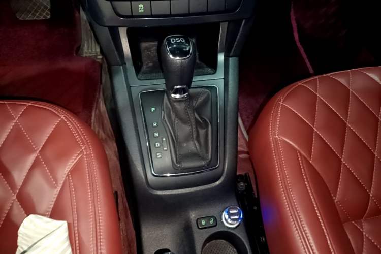 Used Skoda Yeti 2016 1.4TSI DSG Advanced Edition Gear Lever