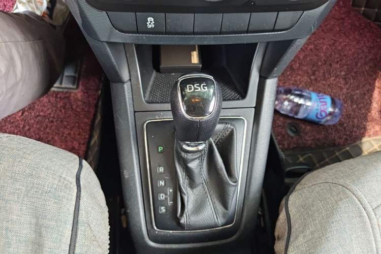 Used Skoda Yeti 2016 1.4TSI DSG Advanced Edition Gear Lever