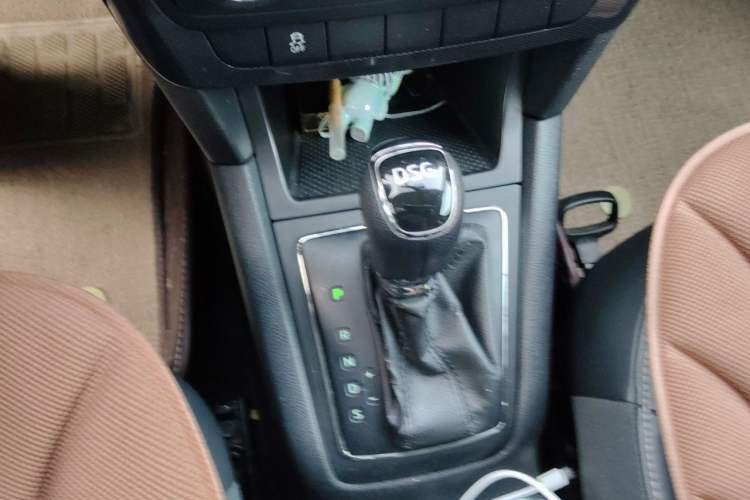 Used Skoda Yeti 2016 1.4TSI DSG Advanced Edition Gear Lever