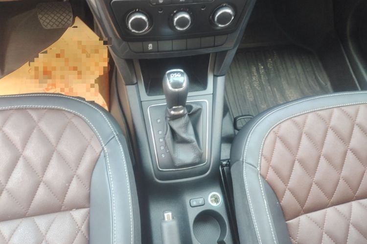 Used Skoda Yeti 2016 1.4TSI DSG Advanced Edition Gear Lever