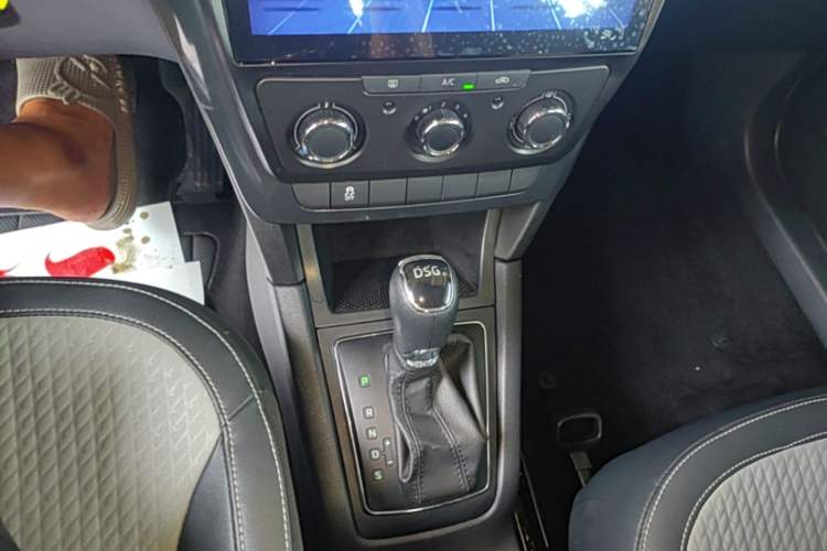 Used Skoda Yeti 2016 1.4TSI DSG Advanced Edition Gear Lever