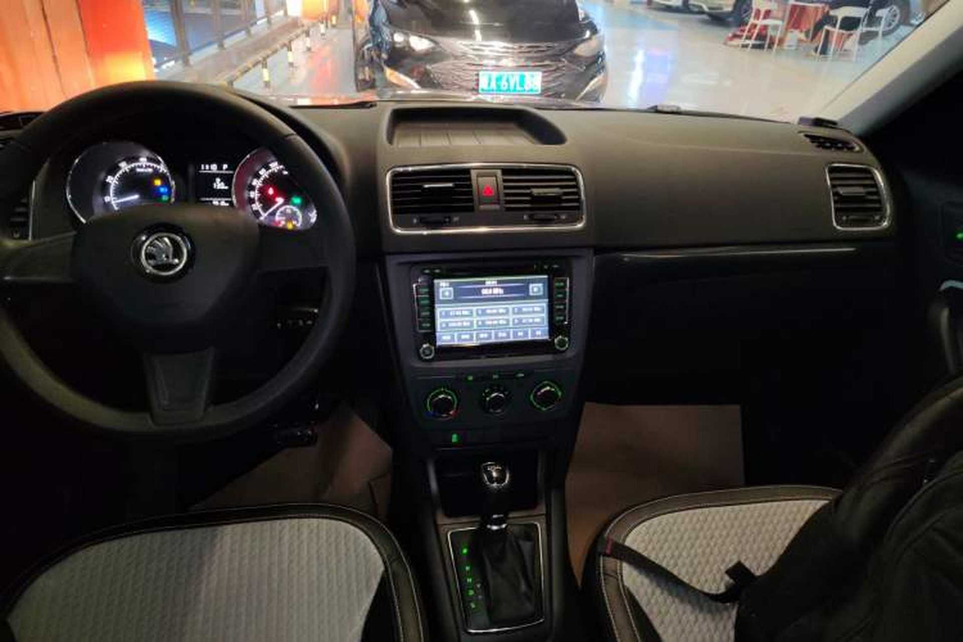 Used Skoda Yeti 2016 1.4TSI DSG Advanced Edition Gear Lever