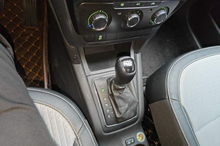 Used Skoda Yeti 2016 1.4TSI DSG Advanced Edition Gear Lever