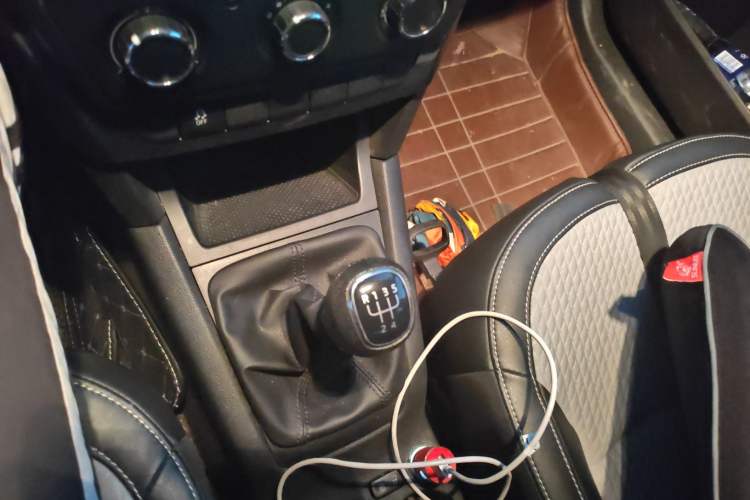 Used Skoda Yeti 2016 1.4TSI Manual Entry-Level Model Gear Lever