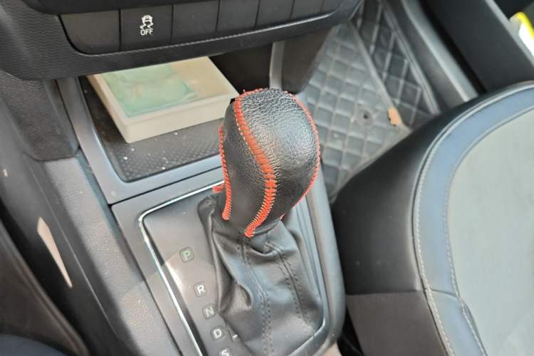 Used Skoda Yeti 2016 1.4TSI DSG Advanced Edition Gear Lever