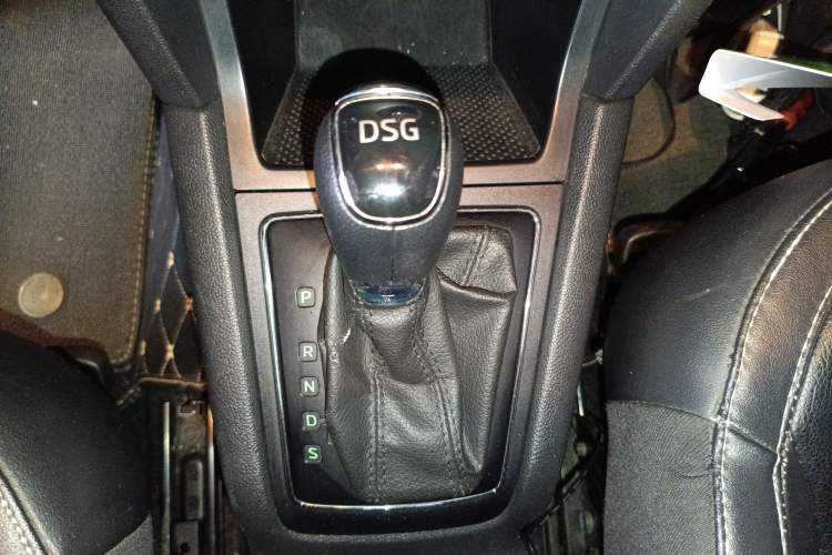 Used Skoda Yeti 2016 1.4TSI DSG Advanced Edition Gear Lever