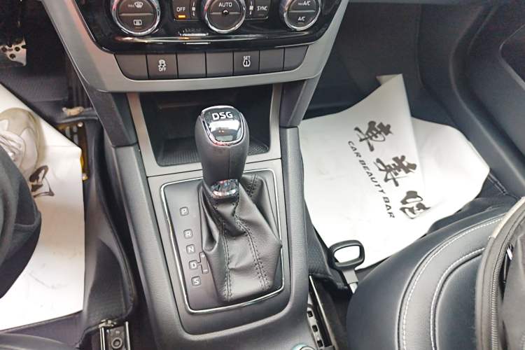 Used Skoda Yeti 2016 1.4TSI DSG Prestige Edition Gear Lever