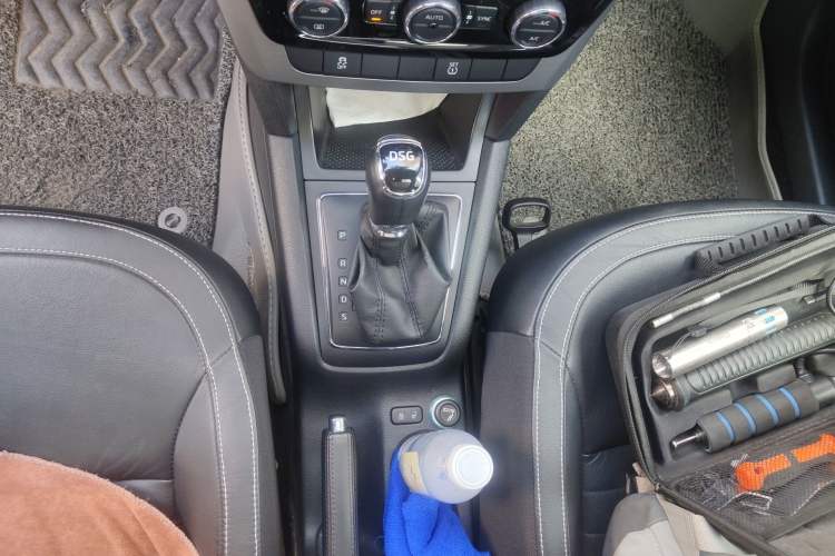Used Skoda Yeti 2016 1.4TSI DSG Prestige Edition Gear Lever