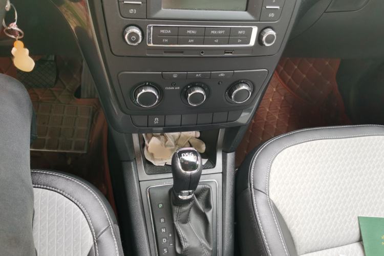 Used Skoda Yeti 2016 1.4TSI DSG Advanced Edition Gear Lever
