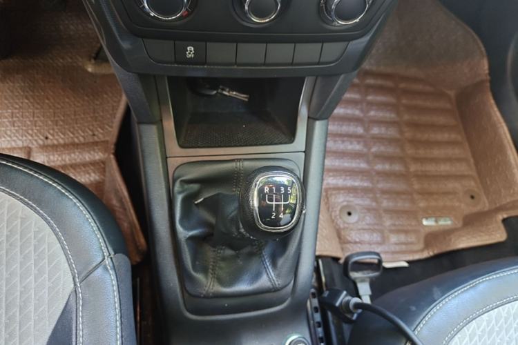 Used Skoda Yeti 2016 1.4TSI Manual Entry-Level Model Gear Lever
