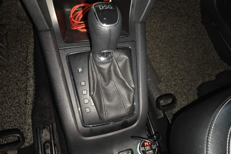 Used Skoda Yeti 2016 1.4TSI DSG Advanced Edition Gear Lever