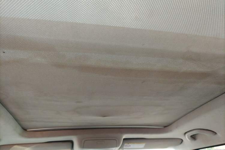 Used Skoda Yeti 2016 1.6L Manual Front-Wheel-Drive Version Headliner