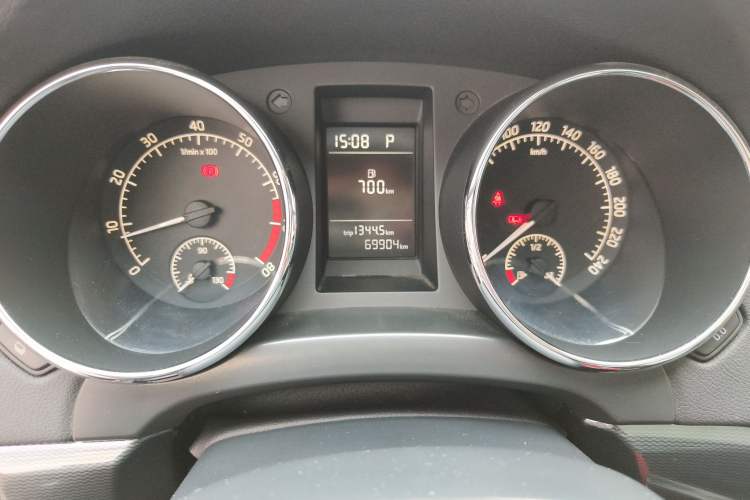 Used Skoda Yeti 2016 1.4TSI DSG Advanced Edition Instrument Cluster